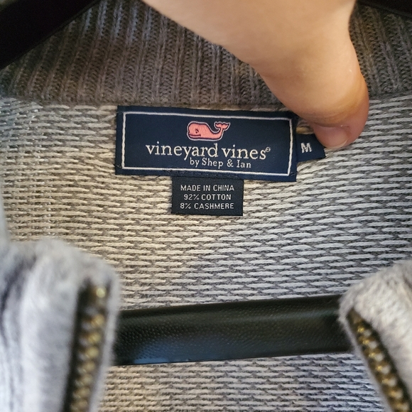 Vineyard Vines sweater - Picture 3 of 5